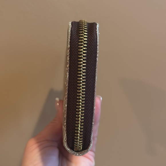 Louis Vuitton DENIM Authentic Monogram Zippy Wallet - Picture 5 of 12